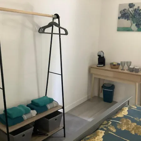 No. 5 Bed & Breakfast *